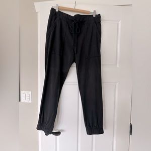 Bella Dahl Pocket Jogger Vintage Black